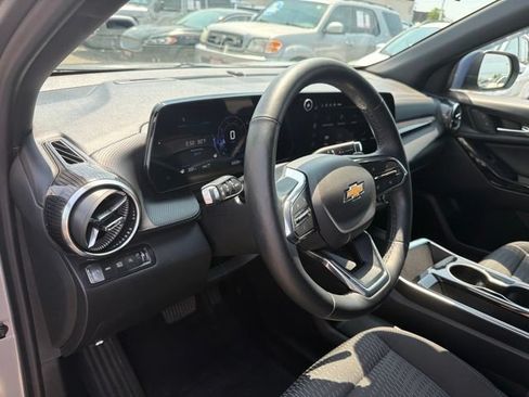 Used 2025 Chevrolet Equinox LT w/ Safety and Technology Package AWD/4WD image 10