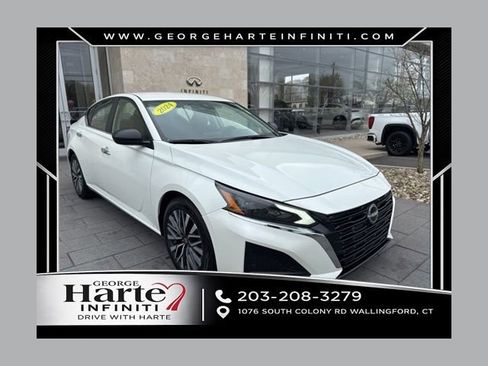 Used 2024 Nissan Altima 2.5 SV FWD image 1