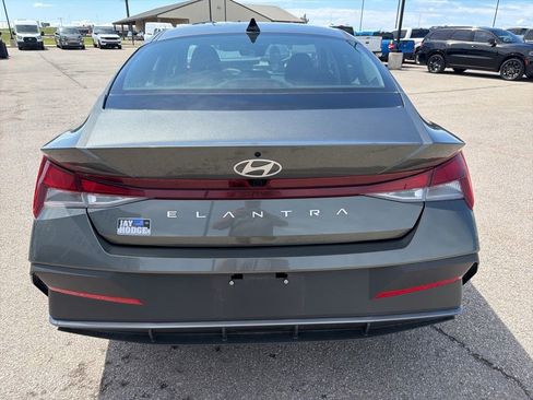 Used 2024 Hyundai Elantra SEL FWD image 6