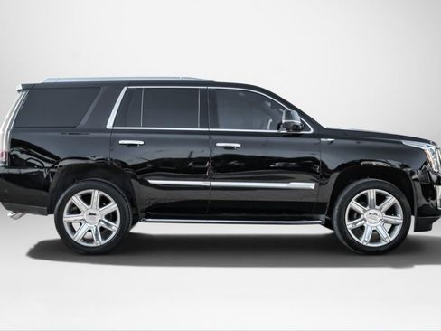 Used 2018 Cadillac Escalade Luxury RWD image 5