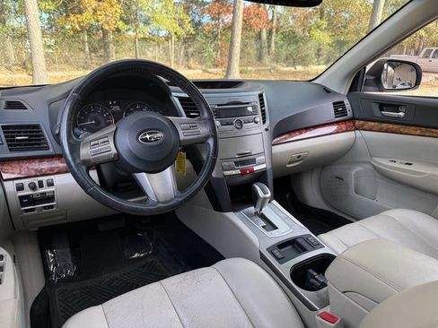 Used 2011 Subaru Outback 2.5i Limited w/ PWR Moonroof Pkg image 21