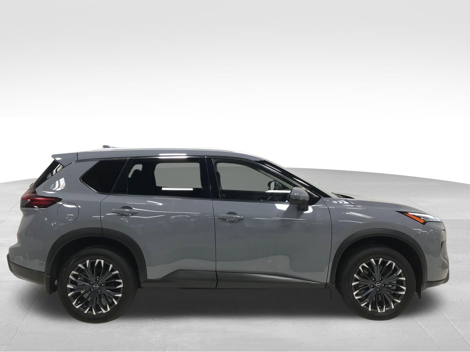 Used 2025 Nissan Rogue SL w/ Tech Package AWD/4WD image 3