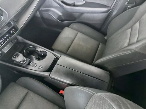 Used 2024 Nissan Rogue SV FWD image 26