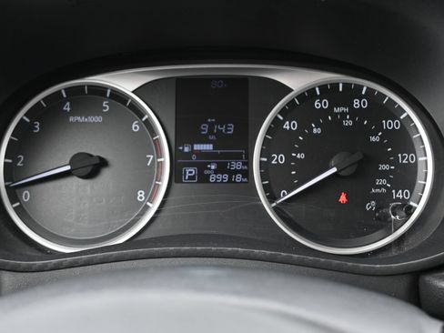 Used 2023 Nissan Versa S FWD image 12