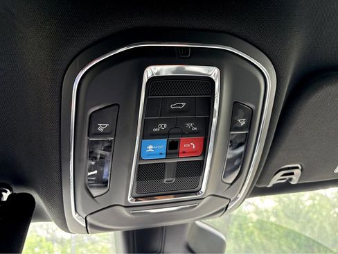 Used 2023 Jeep Wagoneer L Series II AWD/4WD image 33