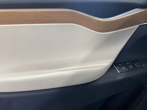 Used 2020 Tesla Model X Long Range image 11