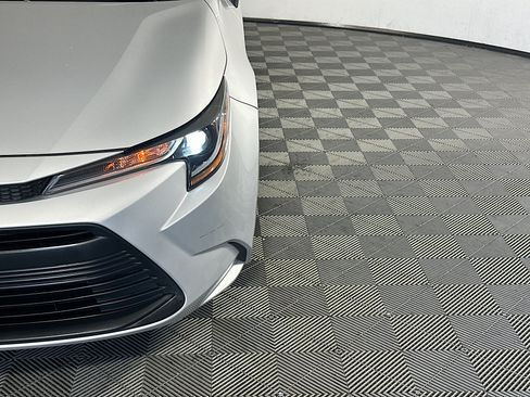 Used 2024 Toyota Corolla LE FWD image 9