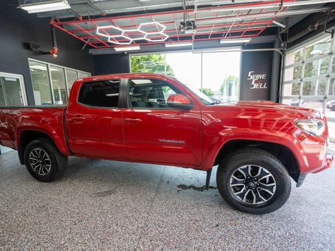 Used 2021 Toyota Tacoma TRD Sport AWD/4WD image 5