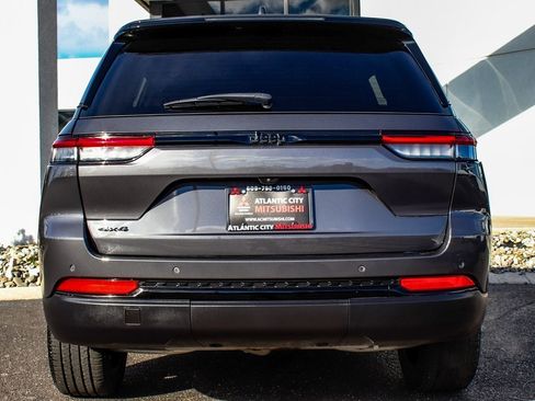 Used 2024 Jeep Grand Cherokee Altitude image 5