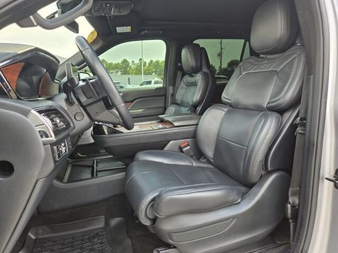 Used 2024 Lincoln Navigator Reserve AWD/4WD image 9