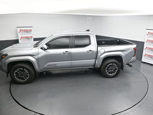 Used 2025 Toyota Tacoma TRD Sport AWD/4WD image 13