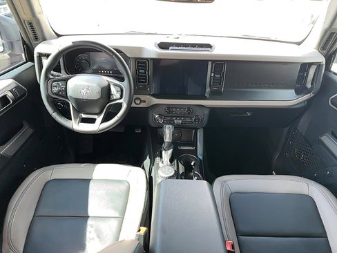 Used 2022 Ford Bronco Wildtrak image 11