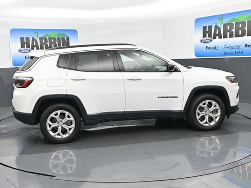 Used 2024 Jeep Compass Latitude AWD/4WD image 6