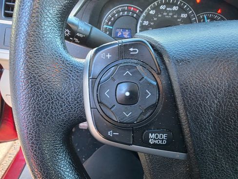 Used 2013 Toyota Camry LE image 18