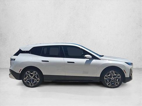 Used 2024 BMW iX xDrive50 w/ Premium Package AWD/4WD image 4