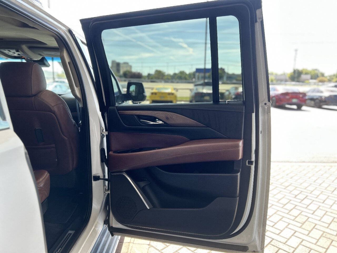 Used 2017 Cadillac Escalade ESV Luxury AWD/4WD image 50