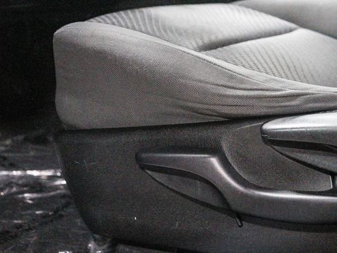Used 2018 Toyota Highlander LE w/ Carpet Mat Package (TMS) FWD image 20