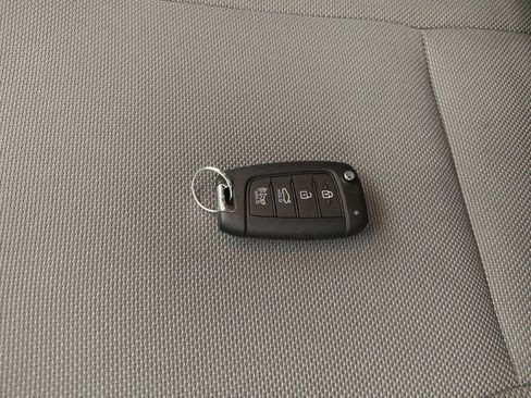 Used 2025 Hyundai Elantra SE FWD image 32