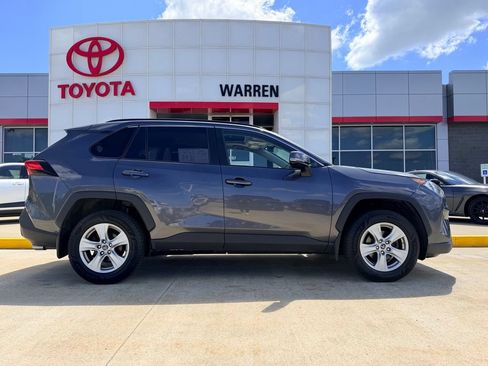 Used 2019 Toyota RAV4 XLE w/ Convenience Package AWD/4WD image 3