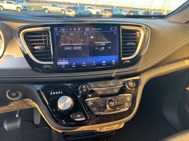 Used 2022 Chrysler Pacifica Touring-L w/ S Appearance Package FWD image 26