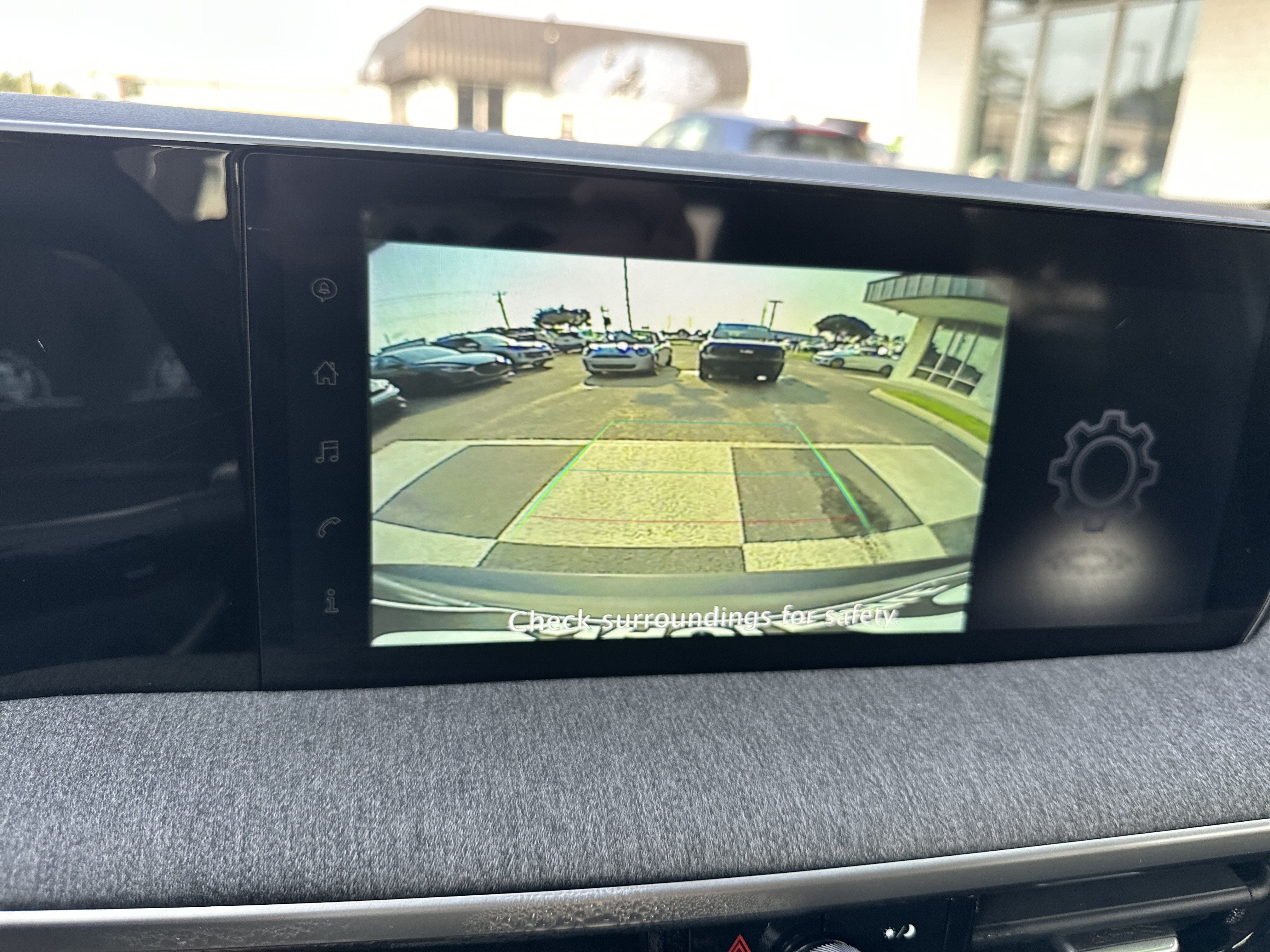 Used 2025 Nissan Kicks SV AWD/4WD image 18