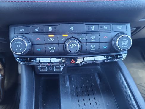 Used 2025 Dodge Durango GT AWD/4WD image 15