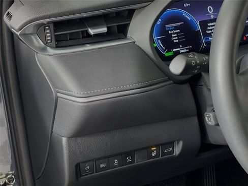 Used 2023 Toyota Venza Limited image 13