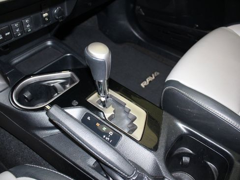 Used 2016 Toyota RAV4 Limited image 16