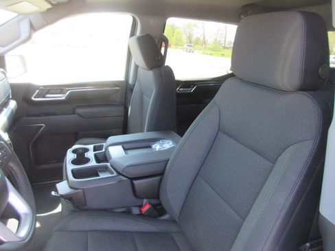 New 2026 GMC Sierra 1500 SLE image 13