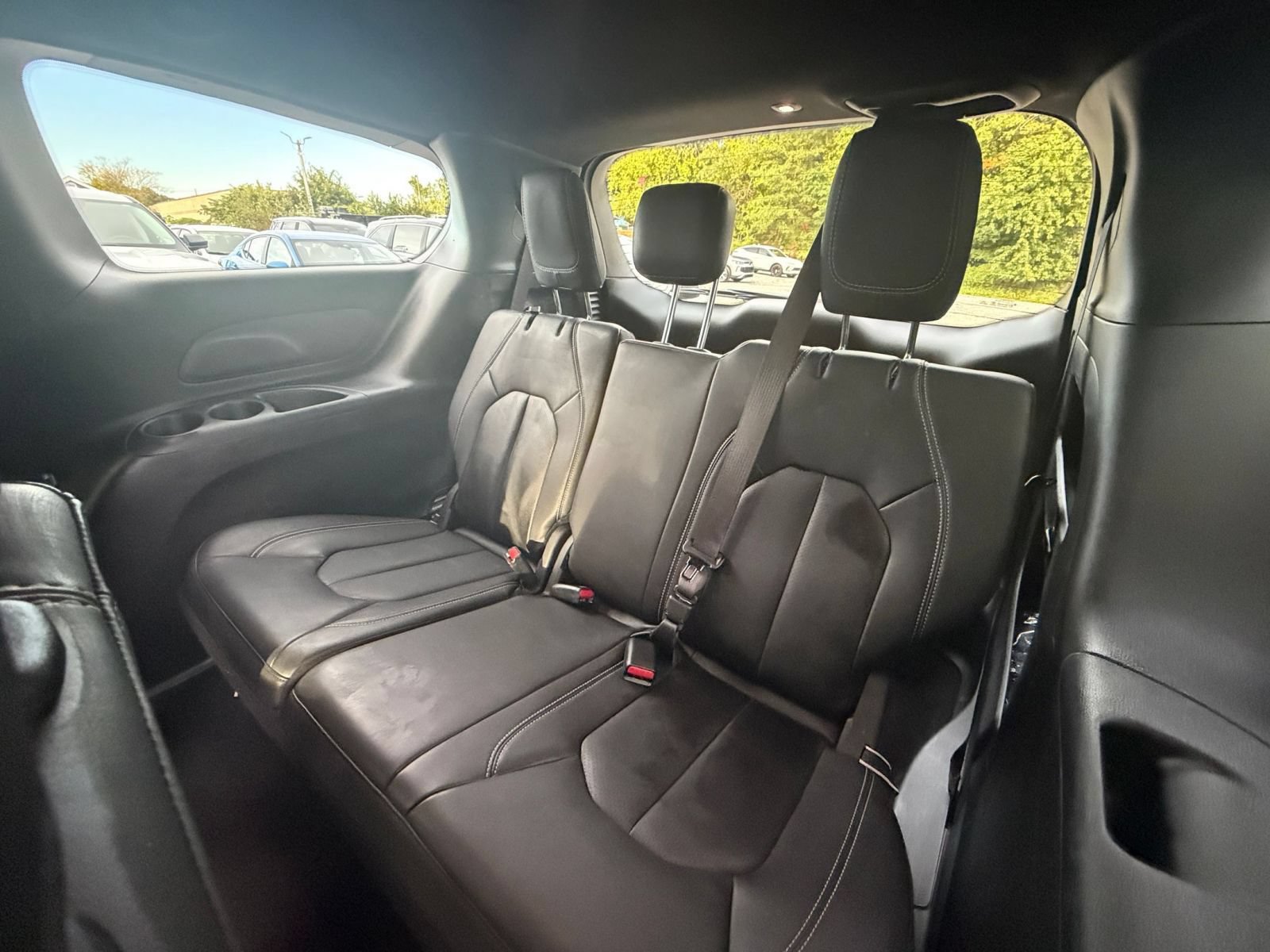 Used 2025 Chrysler Pacifica Select FWD image 30