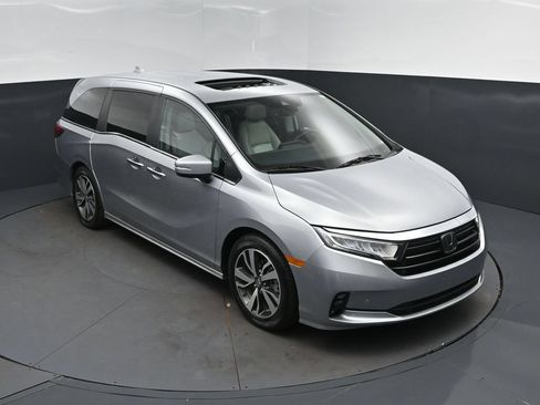 Used 2023 Honda Odyssey Touring image 1