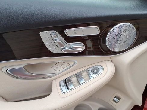 Used 2019 Mercedes-Benz GLC 300 image 14