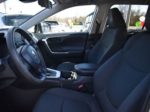 Used 2021 Toyota RAV4 LE image 14