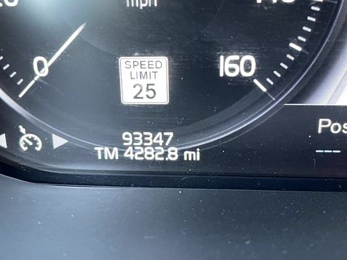 Used 2021 Volvo XC60 T5 Momentum w/ Premium Package AWD/4WD image 15