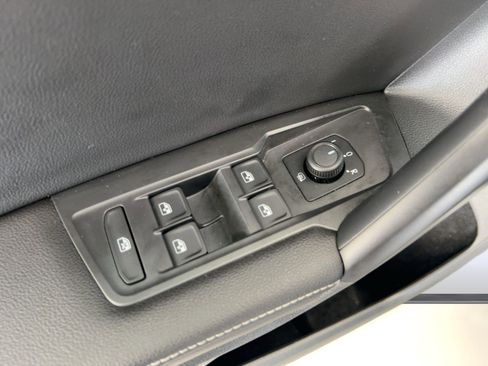 Used 2022 Volkswagen Tiguan S image 13