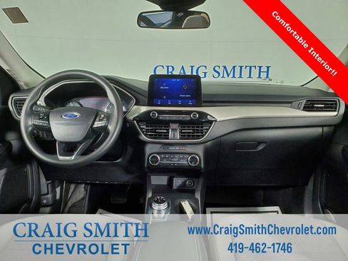 Used 2021 Ford Escape SE image 3