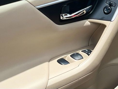 Used 2016 Nissan Altima 2.5 SV w/ Convenience Package FWD image 18