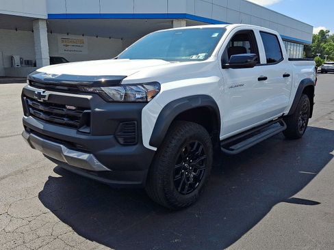 Used 2024 Chevrolet Colorado Trail Boss w/ Advanced Trailering Package AWD/4WD image 3