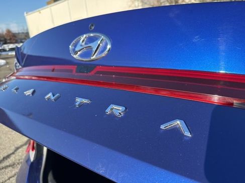 Used 2023 Hyundai Elantra SEL image 11