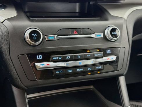 Used 2020 Ford Explorer XLT w/ Equipment Group 202A AWD/4WD image 15