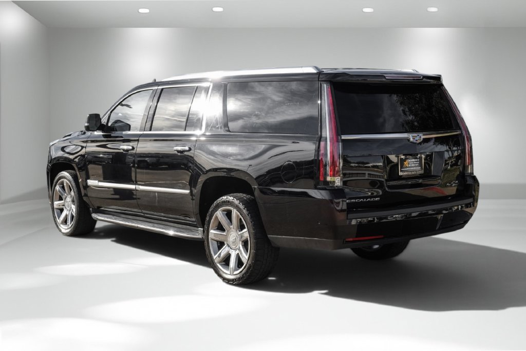 Used 2019 Cadillac Escalade ESV Luxury AWD/4WD image 9