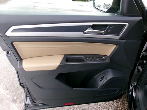 Used 2023 Volkswagen Atlas Cross Sport SE image 7