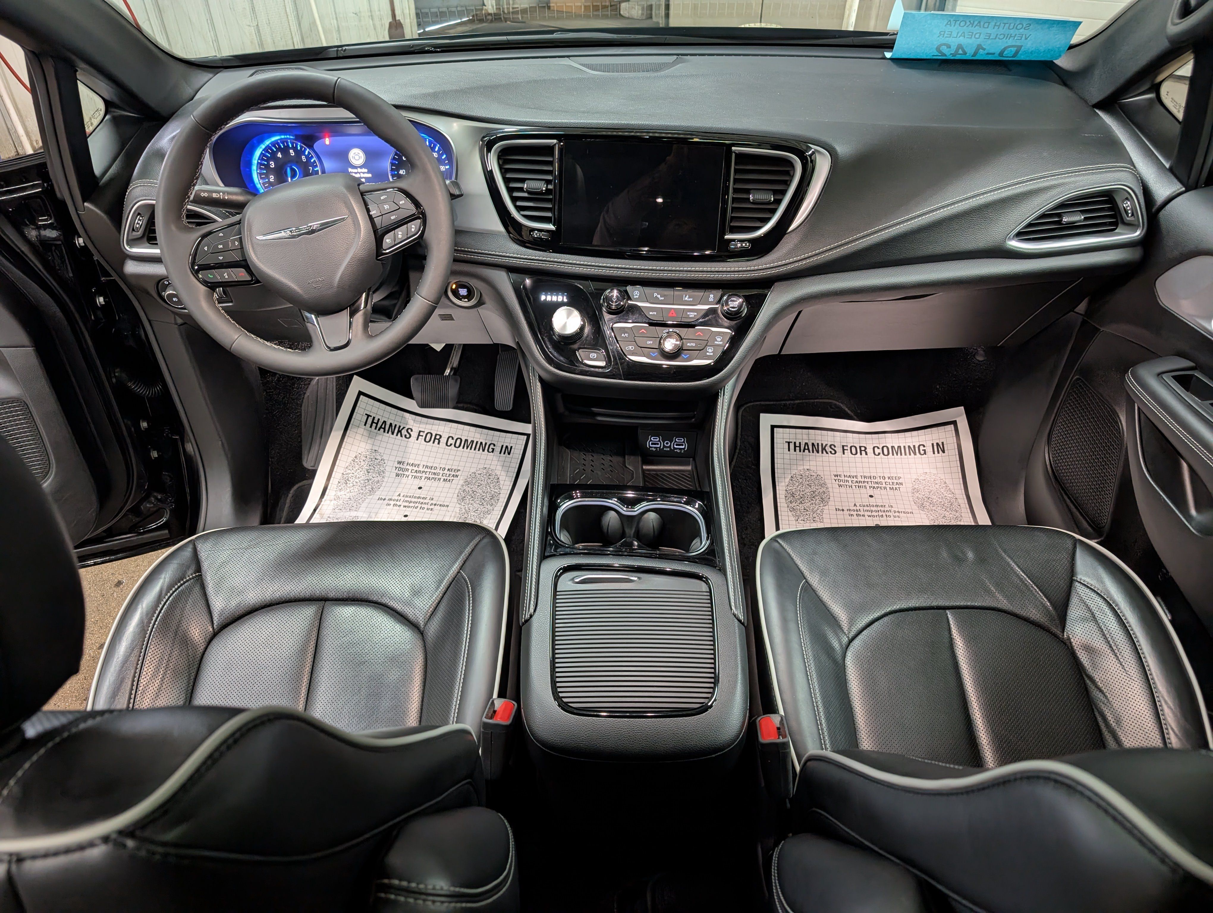 Used 2025 Chrysler Pacifica Limited FWD image 11