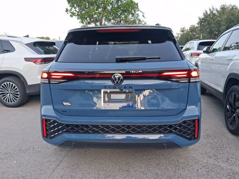 New 2026 Volkswagen Tiguan SE R-Line FWD image 4