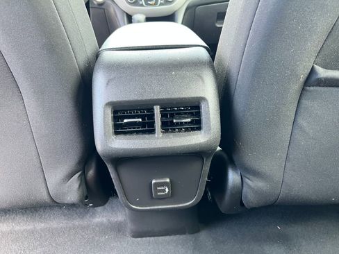Used 2022 Chevrolet Equinox LS AWD/4WD image 16
