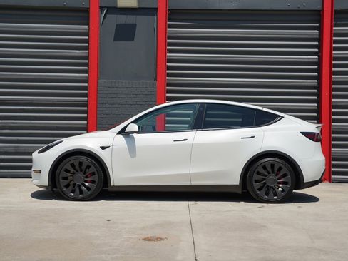 Used 2022 Tesla Model Y Performance AWD/4WD image 9