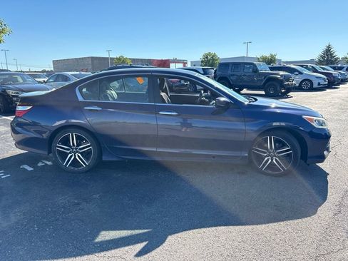 Used 2017 Honda Accord Sport image 10