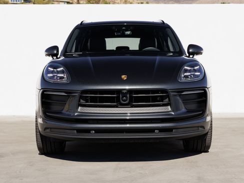 Certified 2026 Porsche Macan AWD/4WD image 10