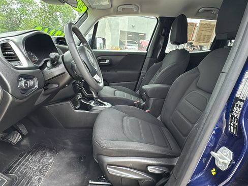 Used 2021 Jeep Renegade Latitude FWD image 9