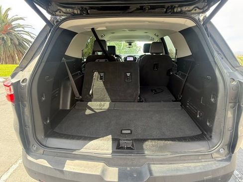 Used 2021 Chevrolet Traverse LT w/ LT Premium Package image 32